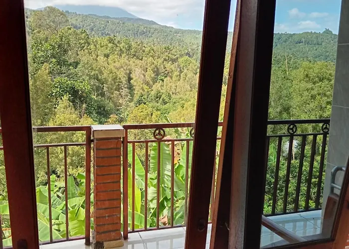 Kanaya & Warung Heaven 3*